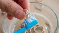 Prečo by ste nemali čistiť šperky zubnou pastou a čo namiesto toho použiť