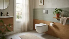 Závesné WC v kúpeľni: plusy, mínusy a čo si skontrolovať pred montážou