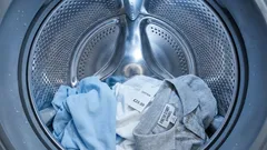 Čo sa skrýva v novom oblečení z obchodu a prečo je nutné ho pred prvým použitím vyprať