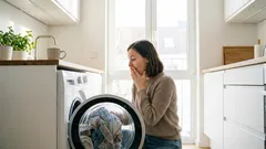 Zabudli ste bielizeň v práčke cez noc? Preto oplachovanie nepomôže a čo robiť ďalej